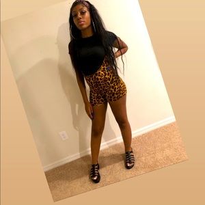 Two piece cheetah set.